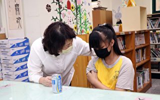 黄敏惠回母校嘉义国中 关心学生打BNT疫苗情形