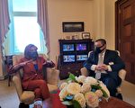 裴洛西会吾尔开希 称台湾很特别