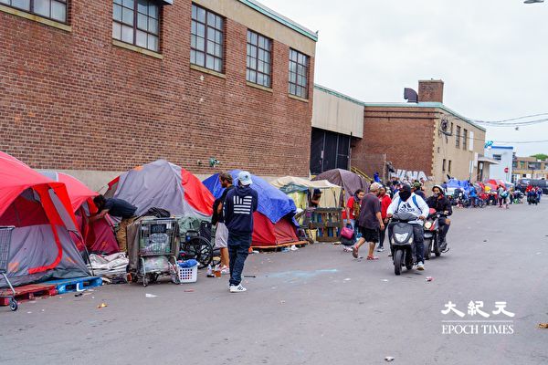 波士顿拆“美沙酮街”帐篷 83游民获住房