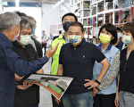 视察纸风车道具仓库 儿童表演艺术札根