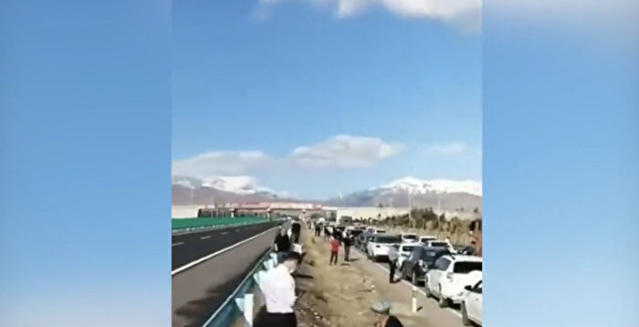 【一线采访】新疆伊犁爆疫情被封 超市被抢空
