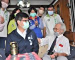 迎重陽敬老 陳其邁訪百歲人瑞王德永