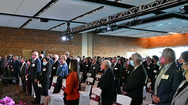 Photo: The Taipei Scripture Office in Wenzhou hosted a cocktail party celebrating the 110th National Day of the Republic of China (Taiwan) on October 8. 300 guests including Canadian three-level government, Canadian and Western political, business, overseas Chinese, distinguished guests from academic circles and the media attended.  (Qiu Chen/The Epoch Times)