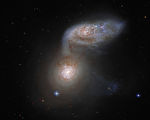 星系华尔兹：哈勃望远镜拍到星系合并景象
