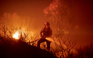 风助火势 阿利萨尔大火扩至1.5万英亩