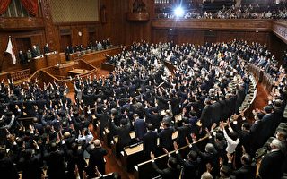日本首相解散众议院 宣布10月31日大选