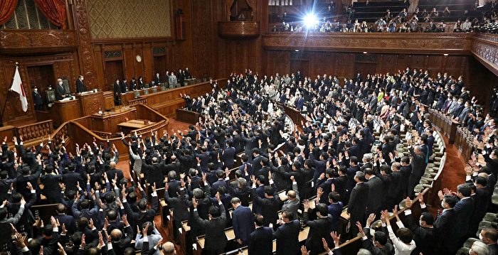 日本首相解散众议院 宣布10月31日大选