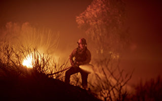 美國加州野火快速移動促使數千居民疏散