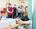 鄭文燦視察校園師生流感疫苗接種情形