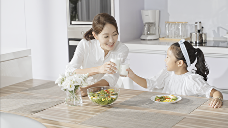 贾永婕人生的哲学 因为在乎 所以做到最好 人生哲学 格言 鲜乳 大纪元