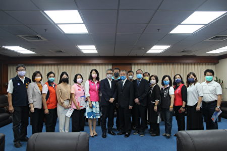 日本台灣交流協會副代表橫地晃拜訪屏東縣議會，議長周典論與議員盛情歡迎。