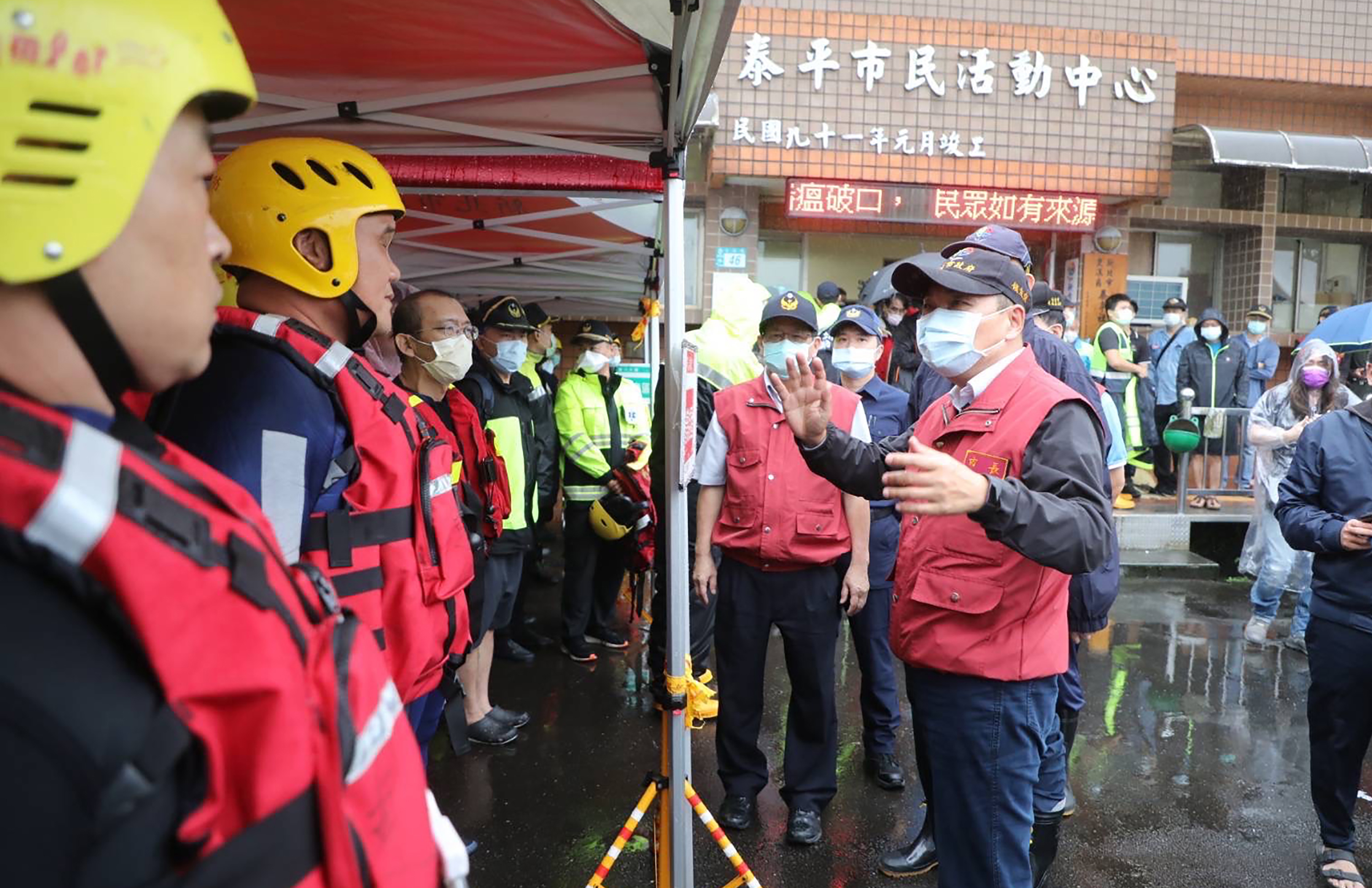 私带营队戏水惹祸急删脸书台议员吁调查是否违法 大纪元