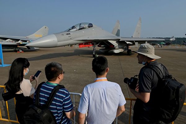 9月28日，中共的歼-16战斗机在珠海航空展上。（Noel Celis/AFP via Getty Images）