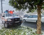 新州科夫斯港遭暴雨冰雹袭击 商场屋顶坍塌