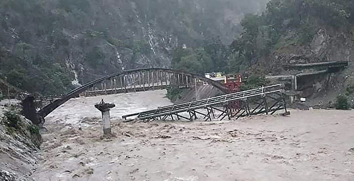 组图：印度尼泊尔暴雨成灾 两国逾150人死亡
