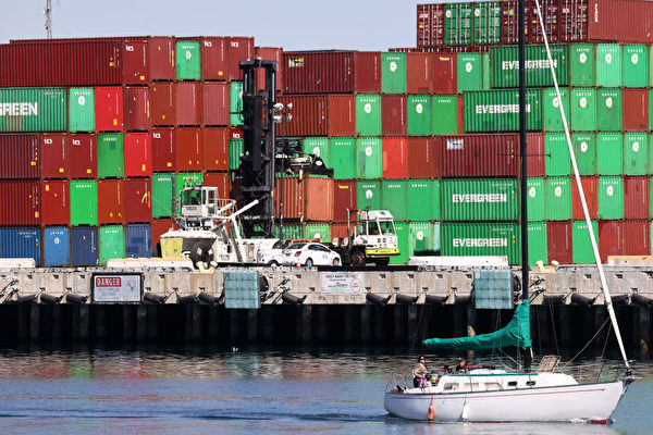 大量货物积压港口 加州企业主忧库存短缺