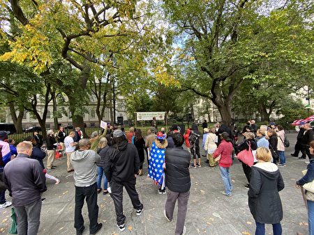 10月23日在紐約市政廳公園東側舉行了反對強制疫苗集會。
