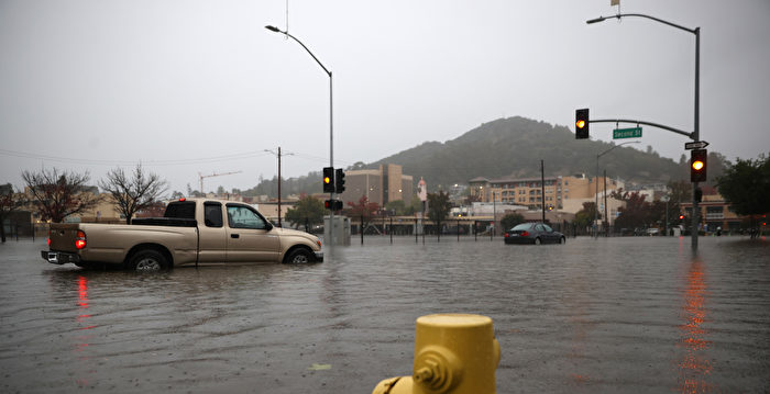 组图：北加州遭气旋侵袭致洪灾 逾16万户断电