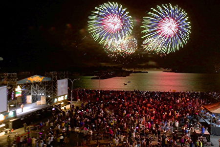2021臺南將軍吼音樂節加演6分多鐘絢麗煙火秀。