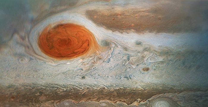 NASA朱诺飞船两次飞越木星大红斑 看到了什么