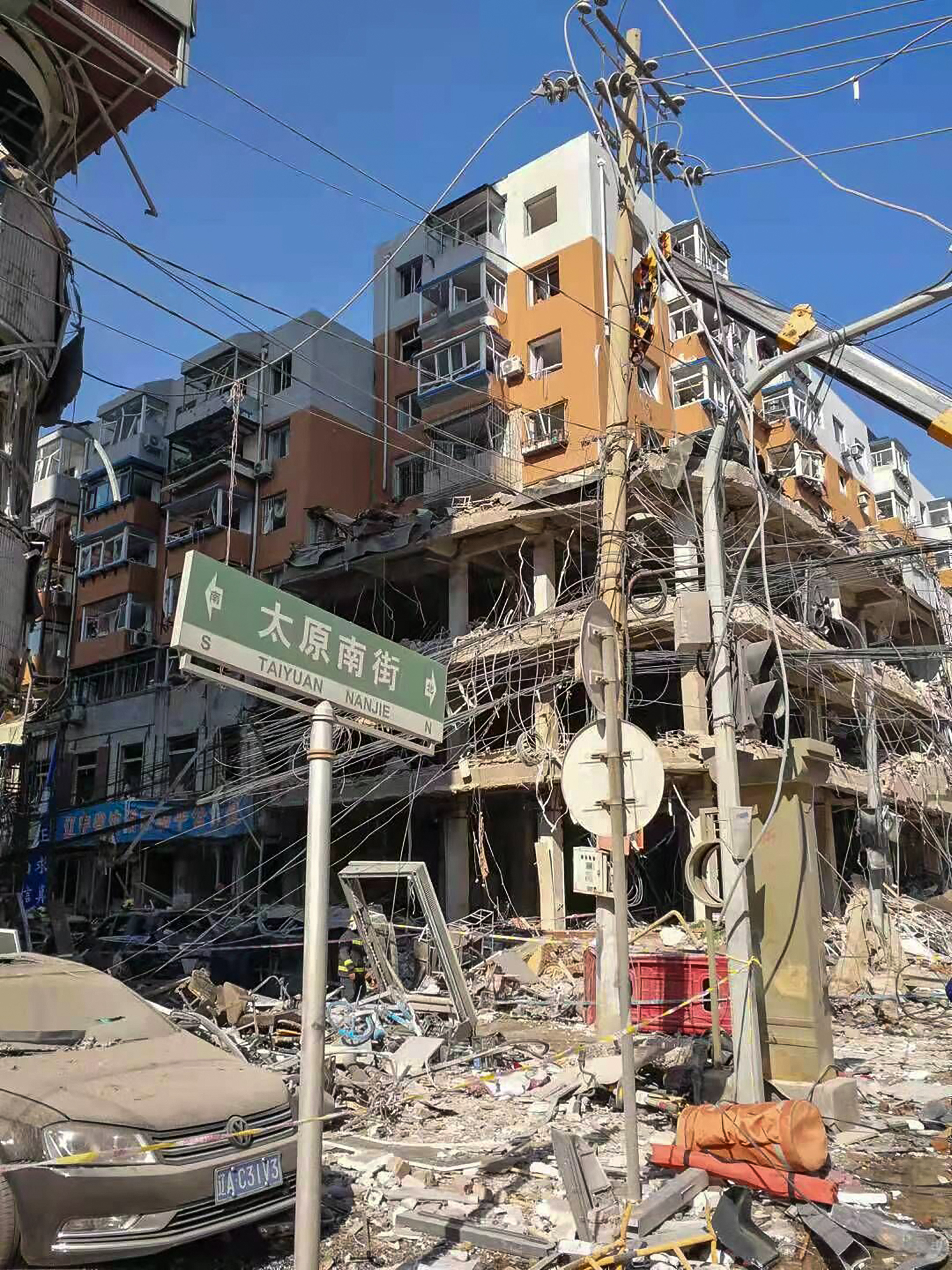 2021年10月21日8时20分，辽宁沈阳市和平区繁华街道太原南街南七马路222号商住楼一饭店发生大爆炸。(STR/AFP via Getty Images)