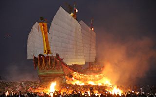 屏東東港迎王祭典「燒王船」 數萬信眾爭睹