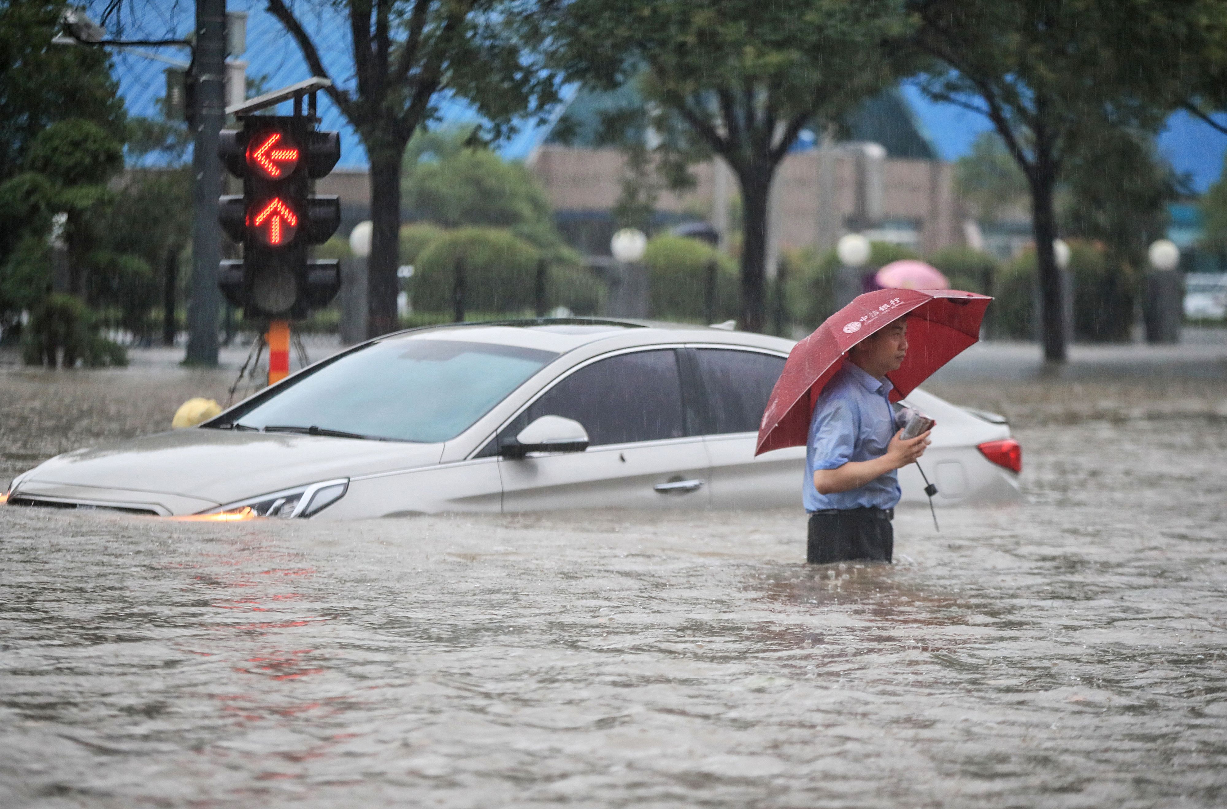 2021年7月20日河南省鄭州市遭遇暴雨後的洪水,是天災加系統性人禍。(STR / AFP)