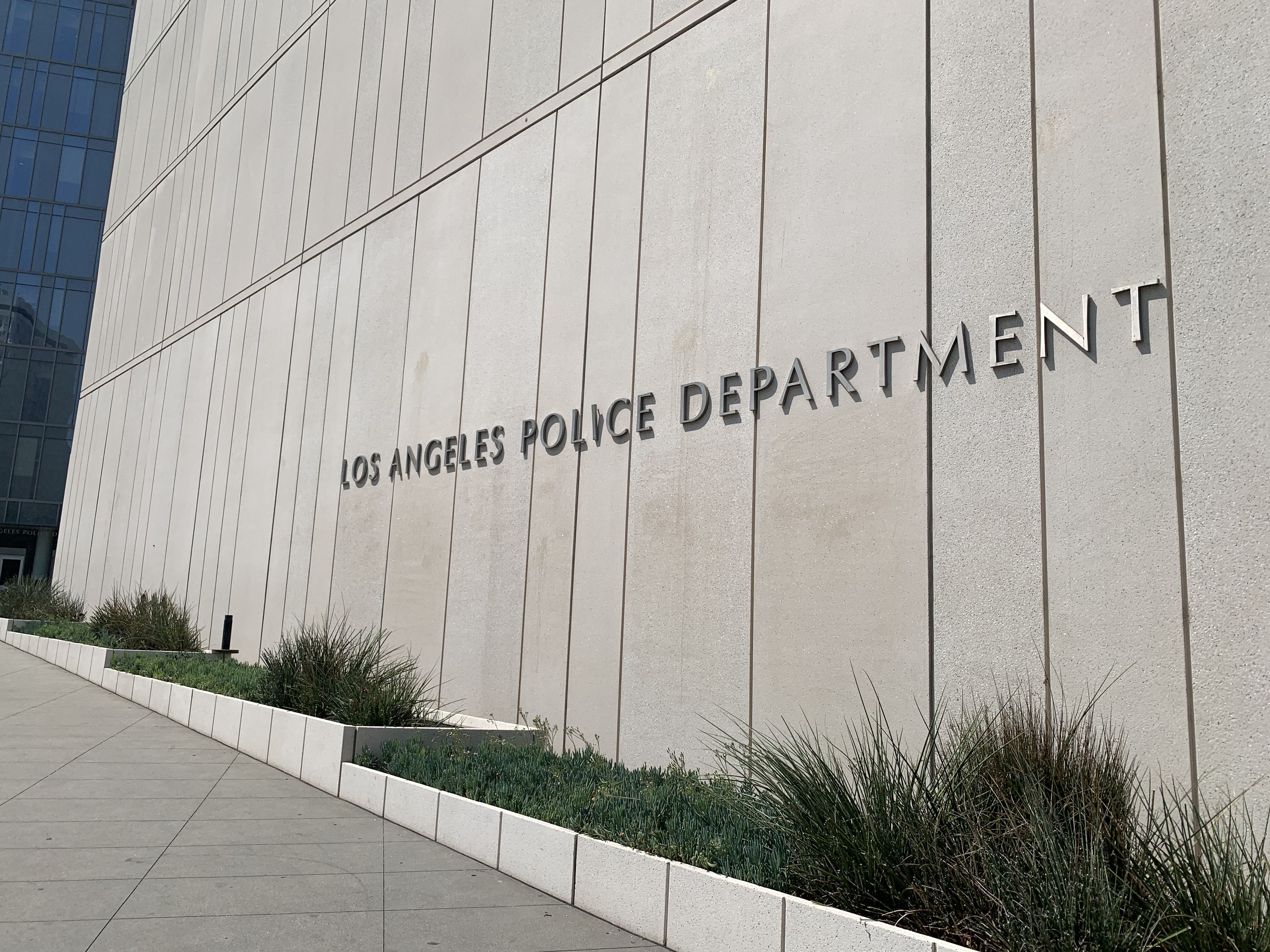洛警委會通過提案 LAPD新年度預算或增12%