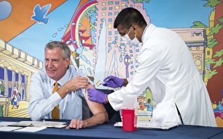 纽约市强制令生效 两万公务员跟进打疫苗