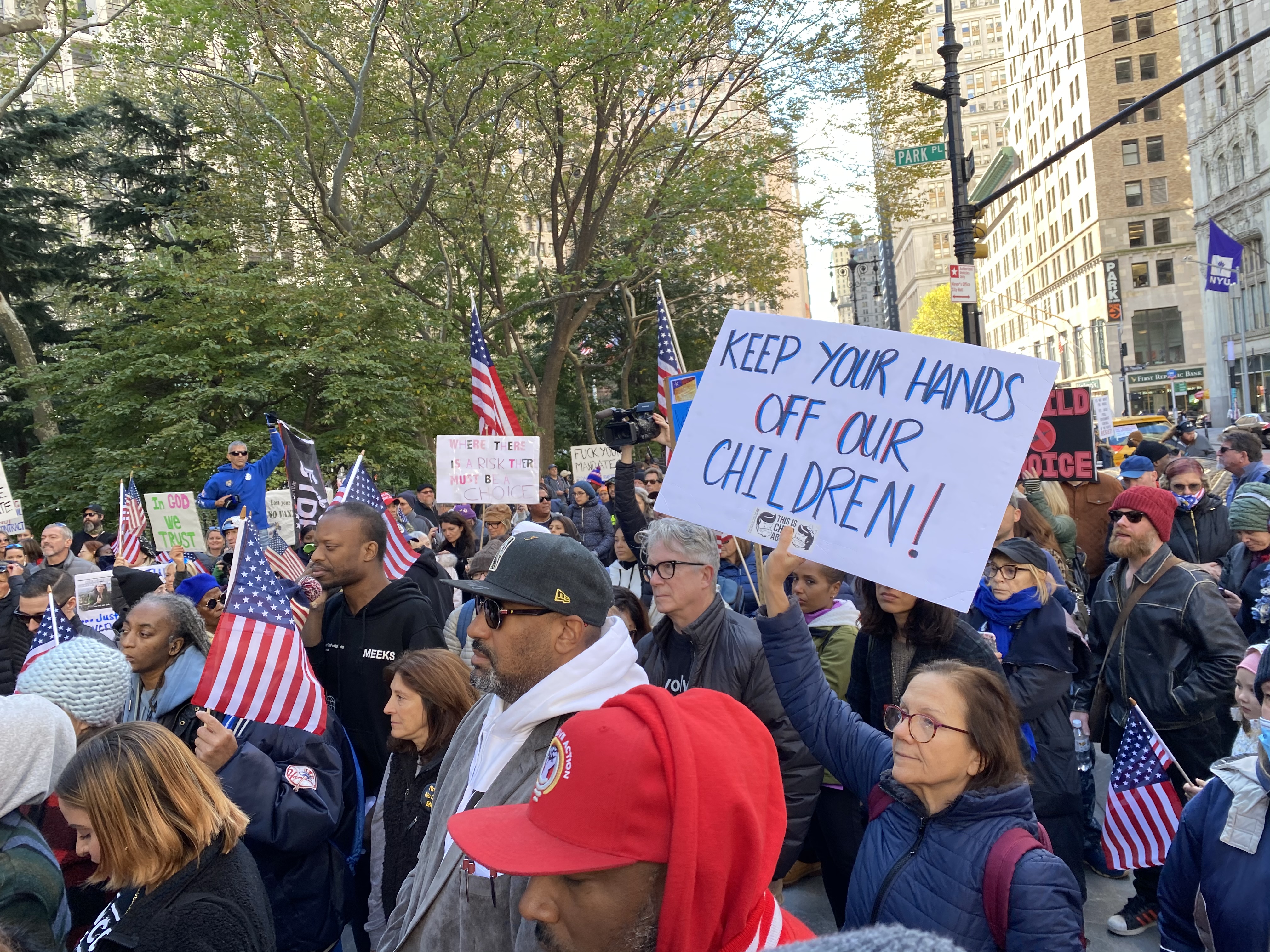 紐約人再次舉行集會 抗議對孩子「強制疫苗」