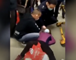【翻墙必看】大陆人恐慌抢购 晕倒、大打出手
