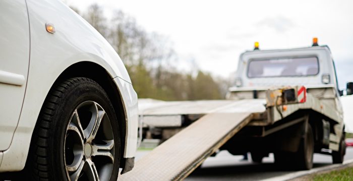 大拖车被盗后 警方彻夜缓慢追捕