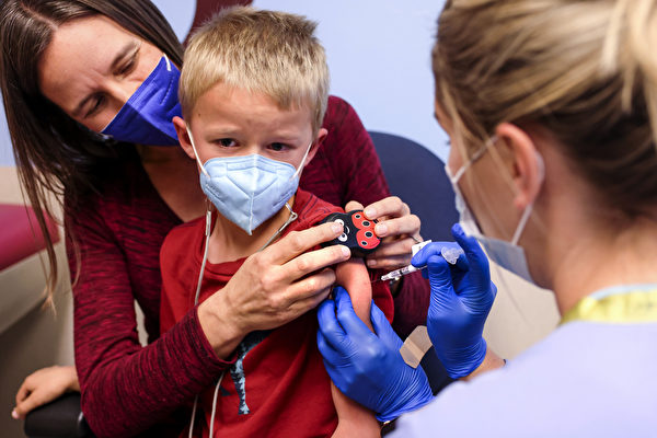 美国为5-11岁儿童注射辉瑞疫苗