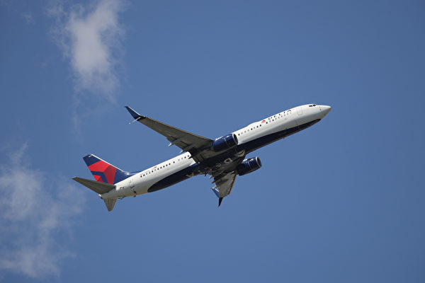 图为2019年8月24日，达美航空公司一架波音737飞机从纽约起飞