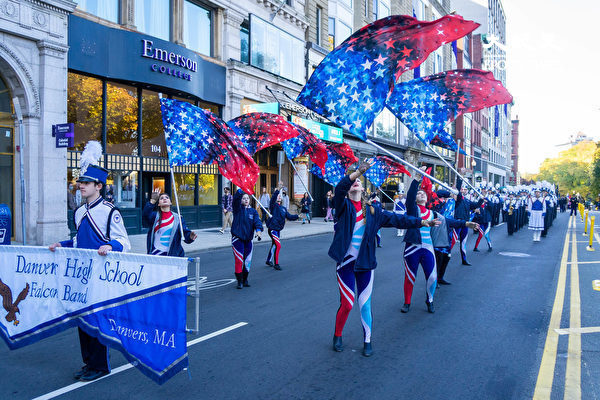 组图：波士顿大游行 庆祝退伍军人节