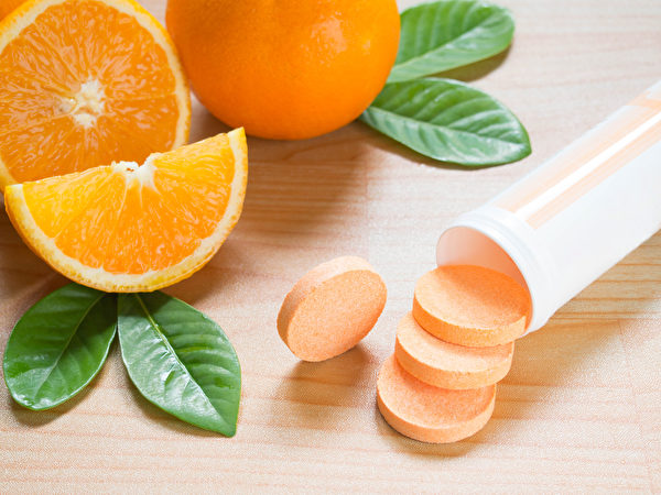 通過保健食品補充維生素C，有一點要留意。(Shutterstock)
