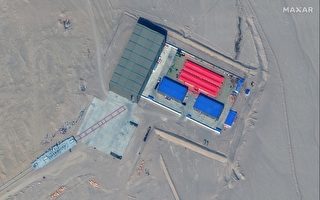 卫星图像：又一美国航母靶标在中国沙漠现身