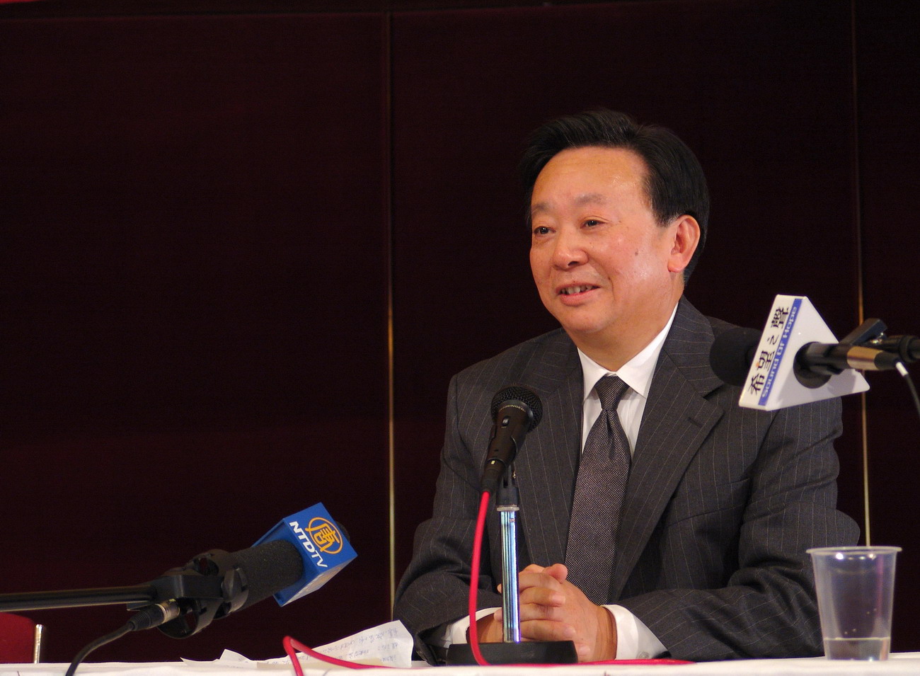历史学家辛灏年（图）曾听到一个济南军区的老军官讲述孟良崮战役的经过，中共运用逼迫老弱妇孺上战场的“人海战术”，令国军不忍射击。（大纪元）