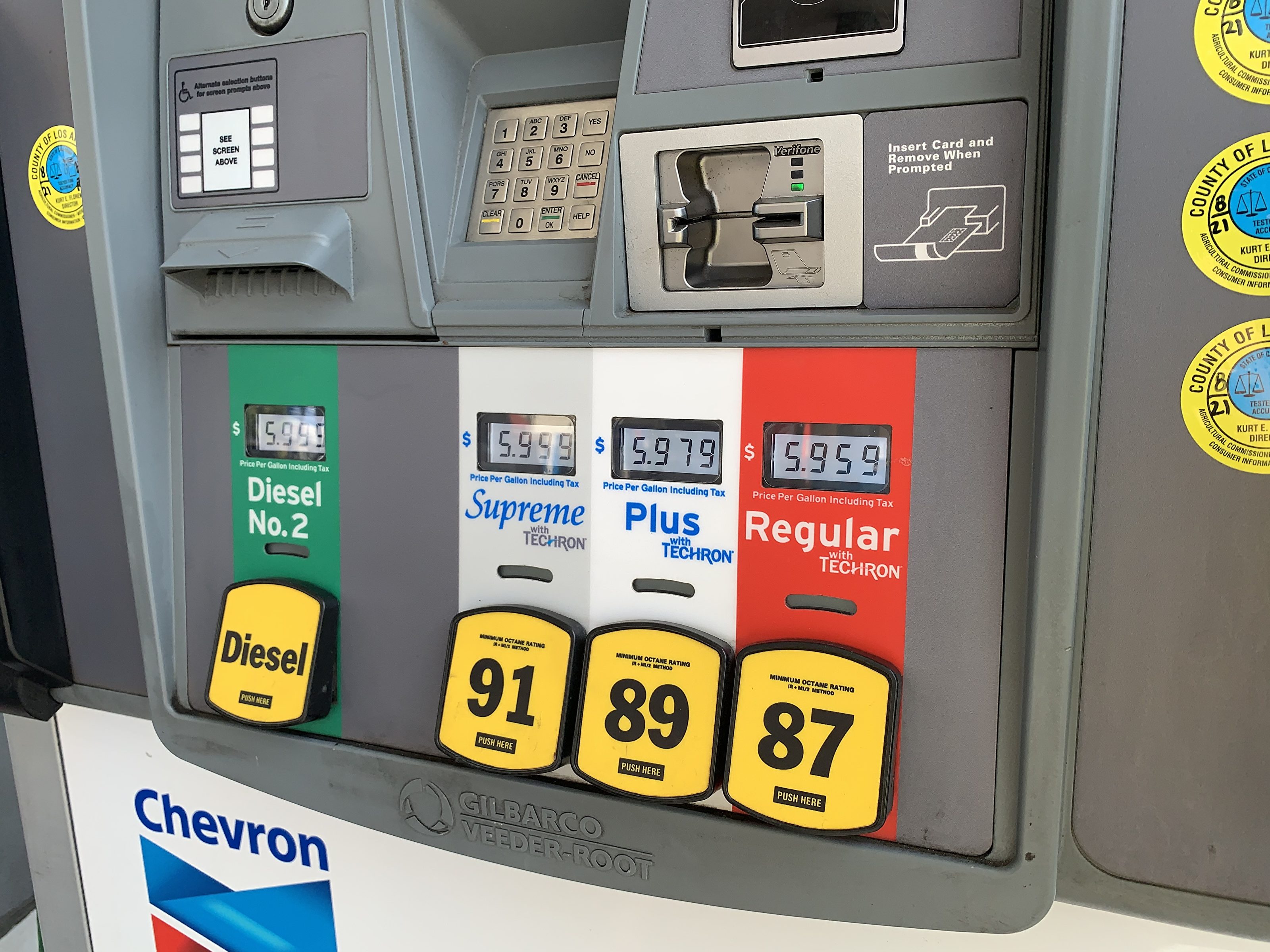 全美油价下降之际 加州油价飙至最高纪录