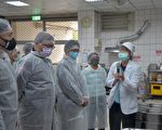 考察深美國小午餐作業  蔡適應要求守護食安