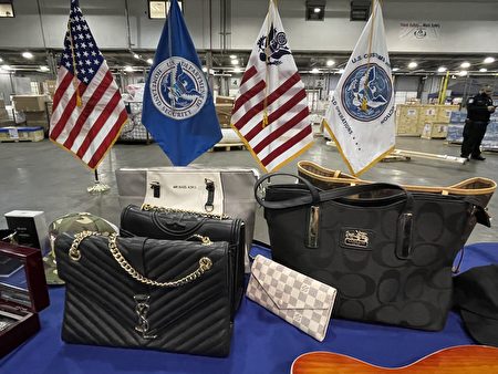 纽约JFK海关截获的假名牌包包。