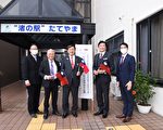 精忠兰中兰小齐送画作 欢迎馆山市民去观赏