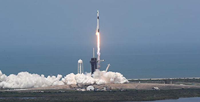 SpaceX发射火箭看到意外奇景