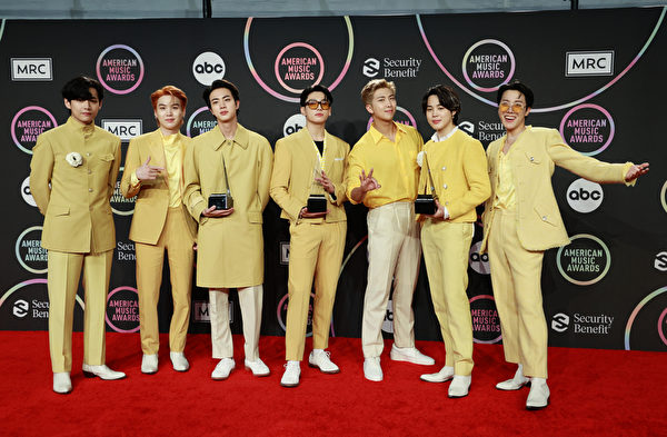BTS attend the 2021 American Music Awards