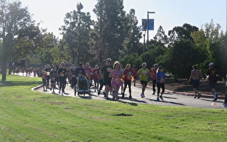 慶感恩節 加州橙縣舉辦「火雞小跑」比賽