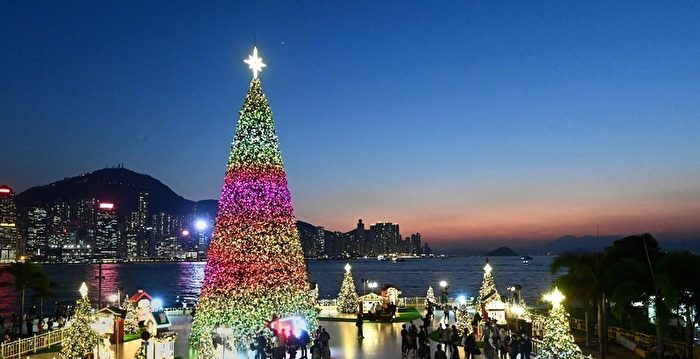 组图：香港圣诞小镇迁至西九文化区