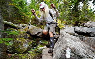 83岁老人徒步穿越2200英里阿巴拉契亚山