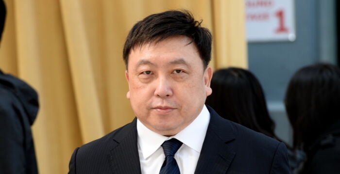 以赵露思解约风波为例 王晶曝大陆娱乐圈乱象