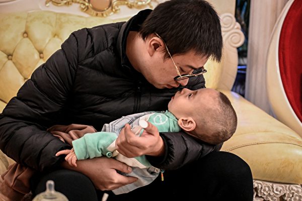 2歲兒子患絕症 雲南男子在家設實驗室製藥