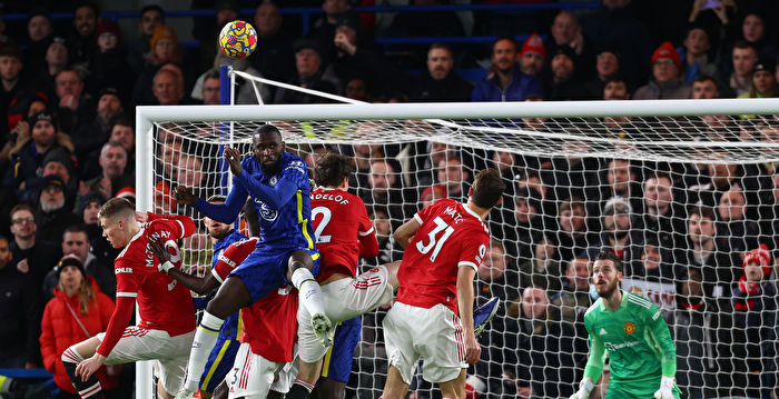 英超争冠形势空前激烈 前三名间各相差一分